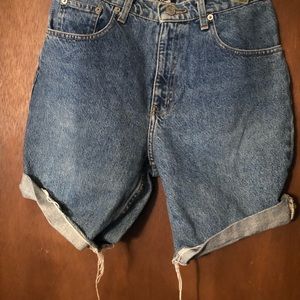 Custom made high wasted short jeans